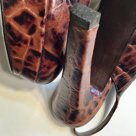 Stuart Weitzman authentic platform heels Preowned crocodile - Picture 13 of 16
